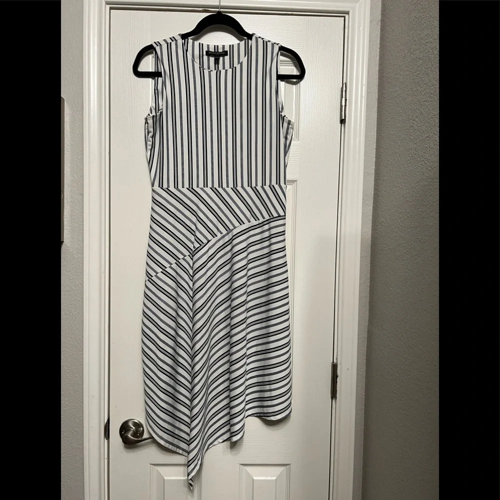 Banana Republic asymetrical fit and flare dress - Picture 4 of 6